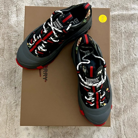 NWT Burberry Floral Print Nylon Arthur Sneakers  - multicolor size 36.5/6 US - Picture 2 of 11